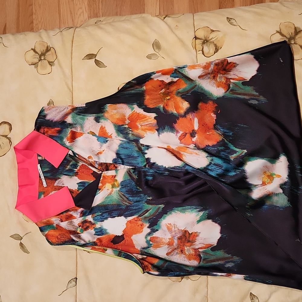 T Tahari multi color top